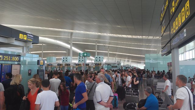 Nuevas colas para pasar los filtros de seguridad en el Aeropuerto
