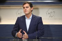 Rivera pide a Sánchez que abandone su "ambigüedad" sobre Cataluña y se posicione "nítidamente" con la Constitución