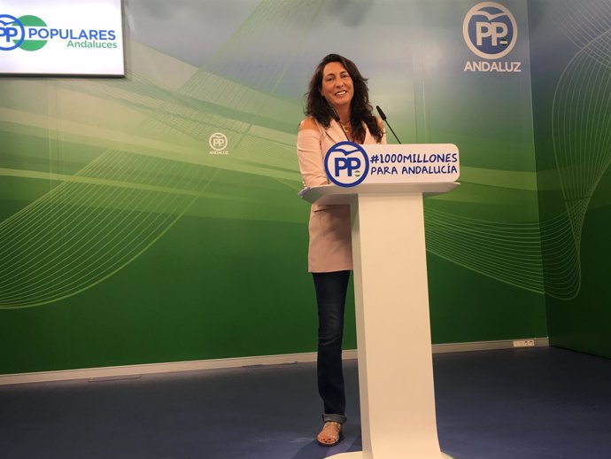 La secretaria general del PP-A, Loles López, en rueda de prensa