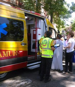 Boda oficiada en una ambulancia del Samur