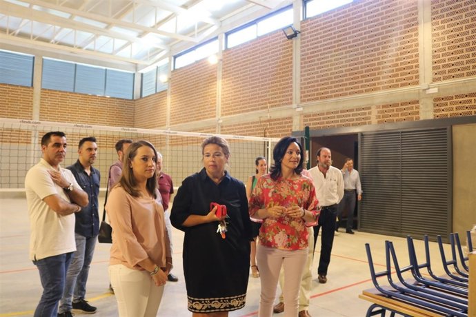 Crespín (dcha.) y Ruiz (izda.) visitan el IES Medina Azahara