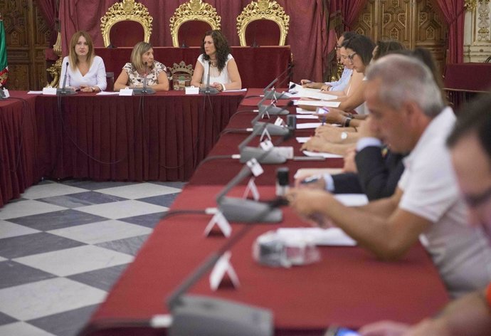 Firma de convenios para ayuda escolar de la Diputación de Cádiz