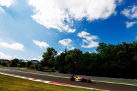 Alonso y Sainz empiezan con buen pie y Ricciardo manda en Hungría