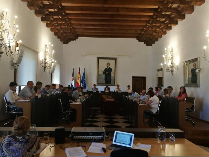 Pleno de la Diputación de Cáceres