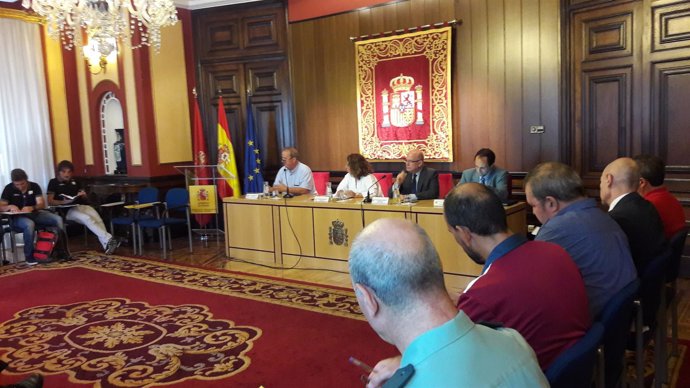Reunión sobre coordinación de seguridad para Vuelta a España en Navarra.