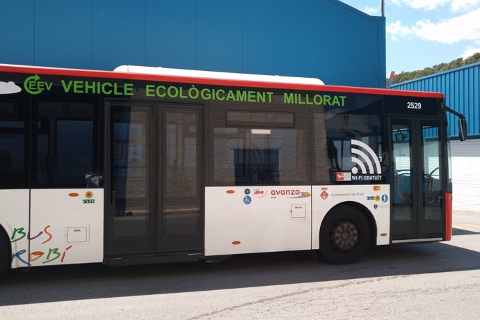 Un dels nous vehicles d'autobús dotat amb nova tecnologia 