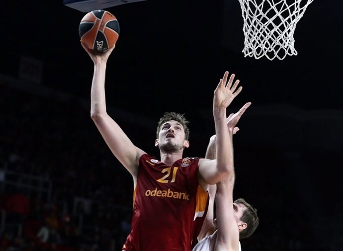 Tibor Pleiss Galatasaray Odeabanck Istanbul contra EA7 Emporio Armani Milan 