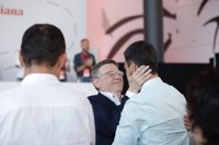 Pedro Sánchez muestra su apoyo a Ximo Puig: "Tú eres mi secretario general y el de todos los socialistas valencianos"