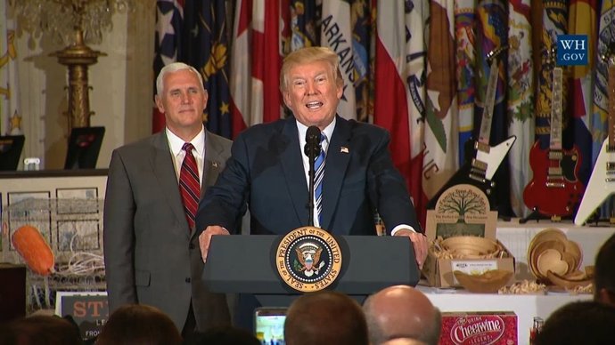 Trump señala su "poder absoluto" de perdonar delitos