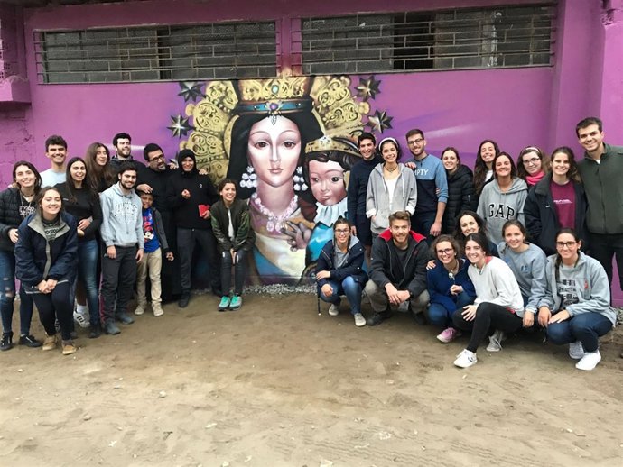 Los estudiantes encargarón el mural a un artista de la zona