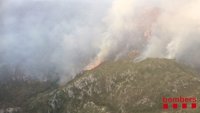 Los bomberos prevén controlar este sábado el incendio de Tivenys (Tarragona)