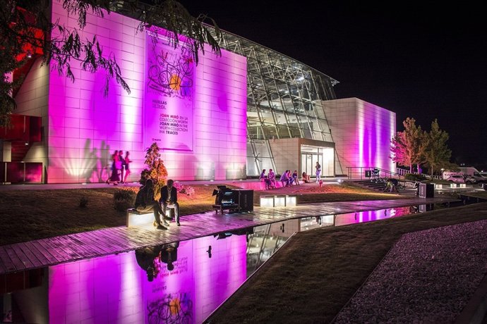 Imagen del Museo Würth por la noche