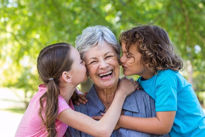 El cuidado de los nietos favorece la esperanza de vida
