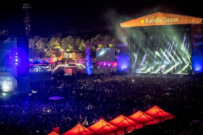 Los de Glasgow estrenaron temas en un directo lleno hasta la bandera