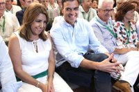 Pedro Sánchez y Susana Díaz se sientan juntos en la primera fila del plenario del Congreso del PSOE-A