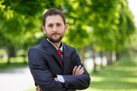 Un investigador de la UPNA propone reformular los conceptos de accidente laboral y enfermedad profesional