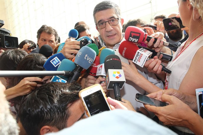 Patxi López a su llegada al Congreso del PSOE