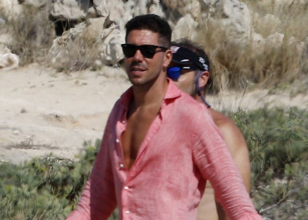 Cholo Simeone y Carla Pereyra, felices papás en alta mar