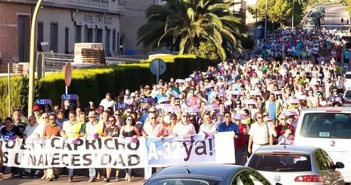Manifestación por la A-32 en Villacarrillo