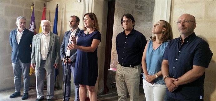 Armengol Tras La Mesa