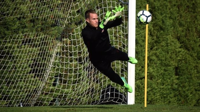 Ter Stegen entrenando con el Barcelona