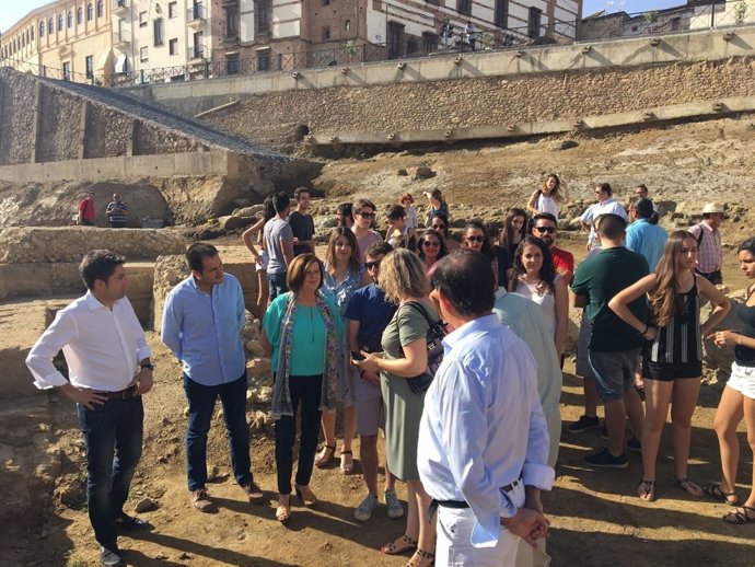 Sánchez Rubio clausura el campo de trabajo del teatro romano de Guadix 