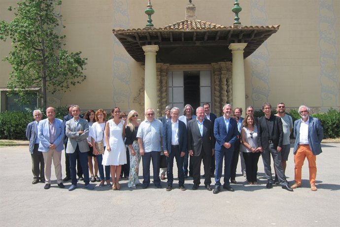 El tinent d'alcalde J.Collboni amb els dtores.de museus                    