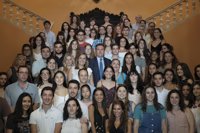 El Ayuntamiento de Sevilla concede a 88 jóvenes becas de inmersión lingüística en Dublín y París