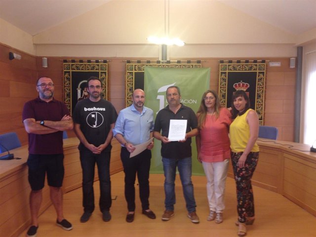 Entrega de la subvención al Ayuntamiento de Vílches