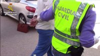 Detienen a un grupo criminal en Cuenca que asaltó un camión cruzando un coche en la carretera