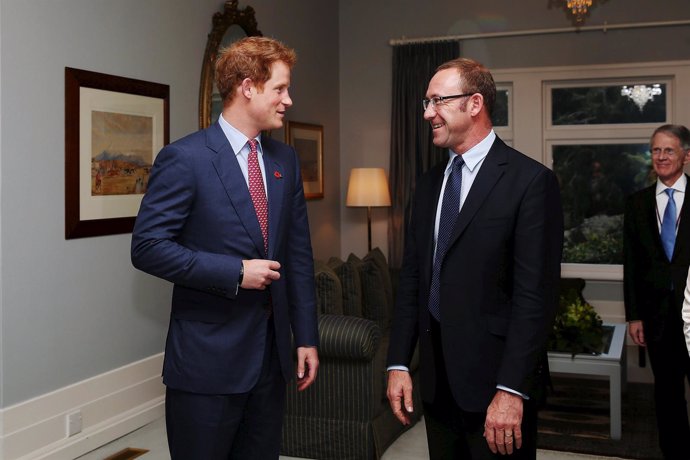 El líder de los laboristas neozelandeses, Andrew Little, junto al Príncipe Harry
