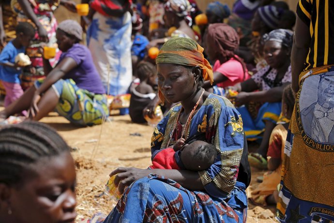 Mujer en un campo para desplazados internos en Nigeria 