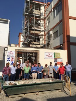 Visita a las obras de rehabilitación en un edificio de Marmolejo.