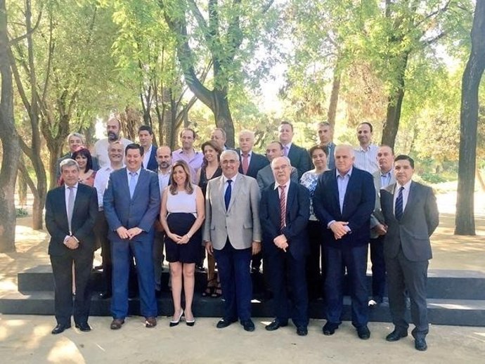 Susana Díaz con representantes de la economía social