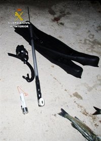 La Guardia Civil sorprende a un buceador practicando la pesca submarina clandestina en La Manga