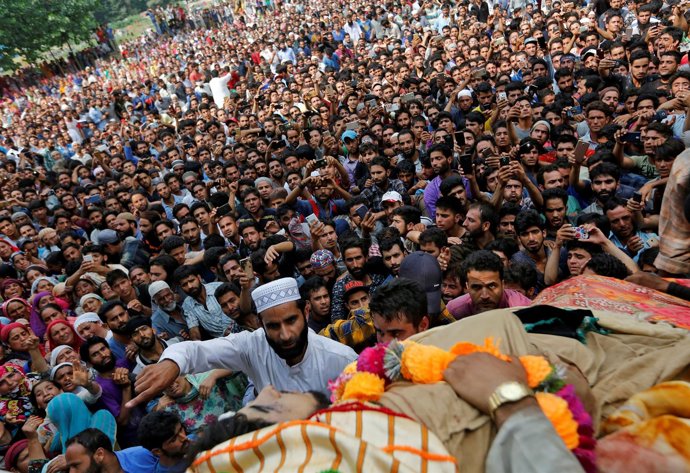 Manifestaciones por la muerte del líder de Lashkar-e-Taiba en Cachemira