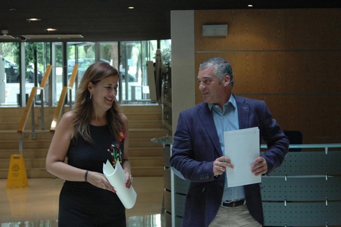 La consejera de Educación, Sonia Gaya, y el consejero de Empleo, Javier Carnero