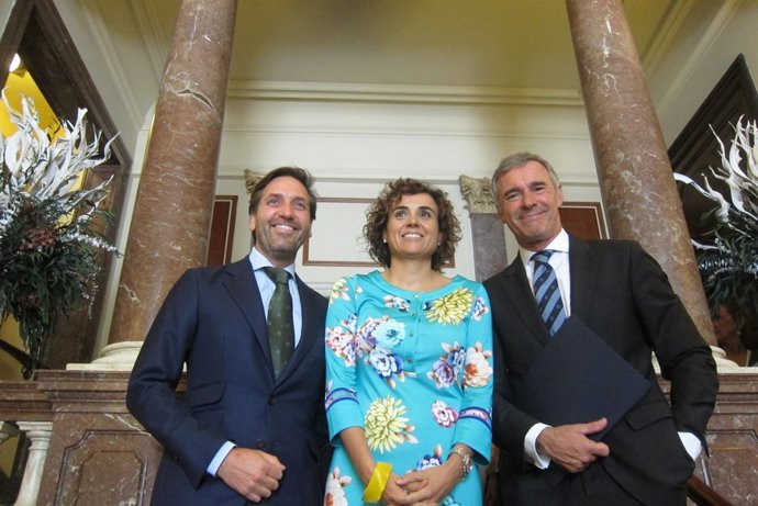 La ministra Dolors Montserrat