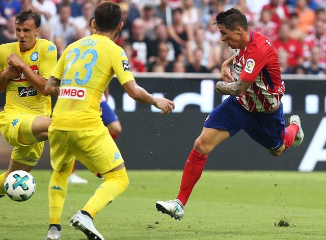 Fernando Torres marca un gol al Nápoles en pretemporada