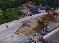 Investigan a tres funcionarios por el socavón en el Paso Exprés de Cuernavaca