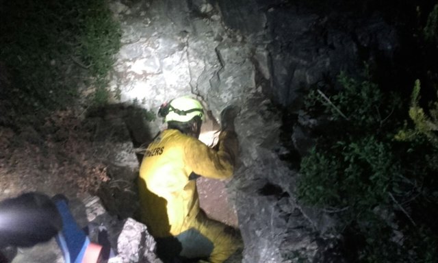 Labores de rescate en una cueva de Chulilla