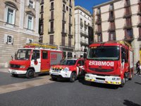 Un incendio en un piso obliga a cortar La Rambla de Barcelona