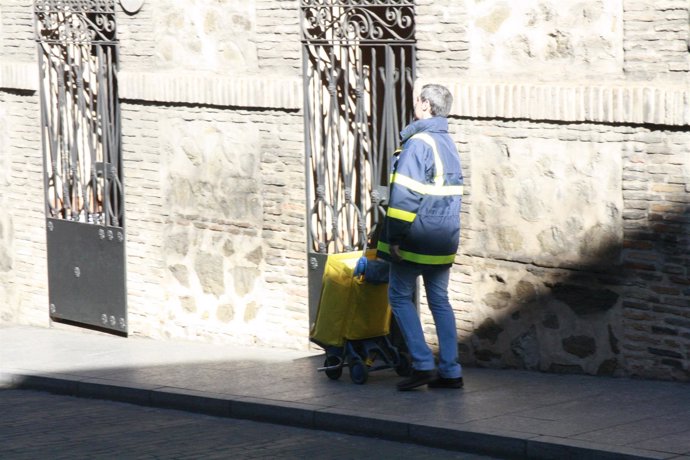 Hombre Trabajando,Correos, Cartero, Paro, Trabajador, Inem, Empleo, Desempleo