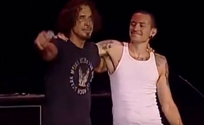 CHRIS CORNELL Y CHESTER BENNINGTON