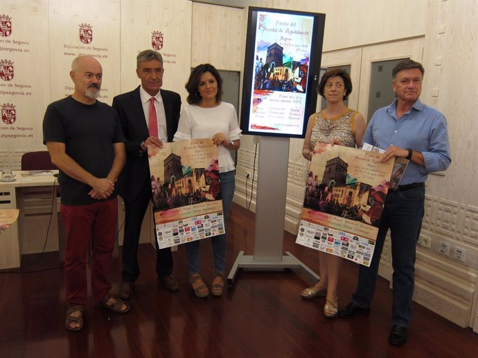     Segovia: Presentación De Las Recreaciones Del Sinodal                      
