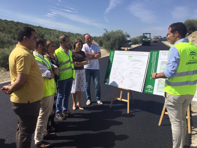 Visita a las obras de seguridad vial en carretera A-6052.