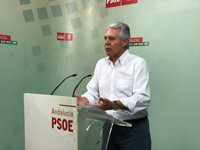 PSOE-A dice que el Gobierno central no ha corregido el "error" del decreto de becas y pone "más obstáculos" al alumnado