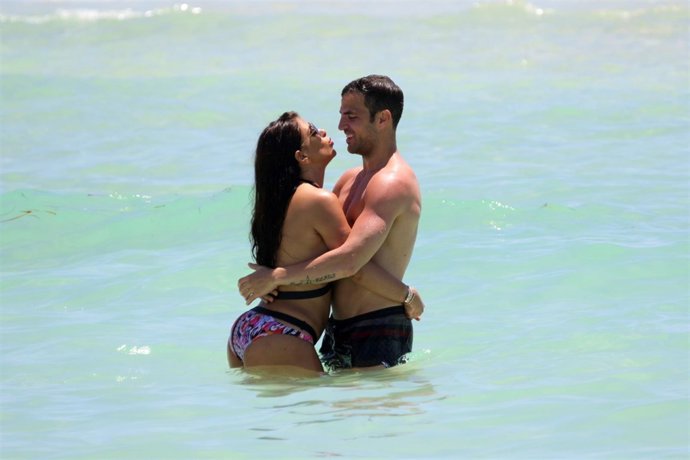 Esc Fabregas y Daniella Semaan