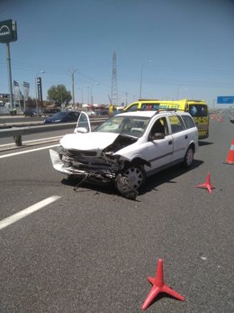 Coche siniestrado en la A-4