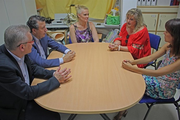 La delegada territorial de Educación visita las obras del CEIP 'La Unión' 
